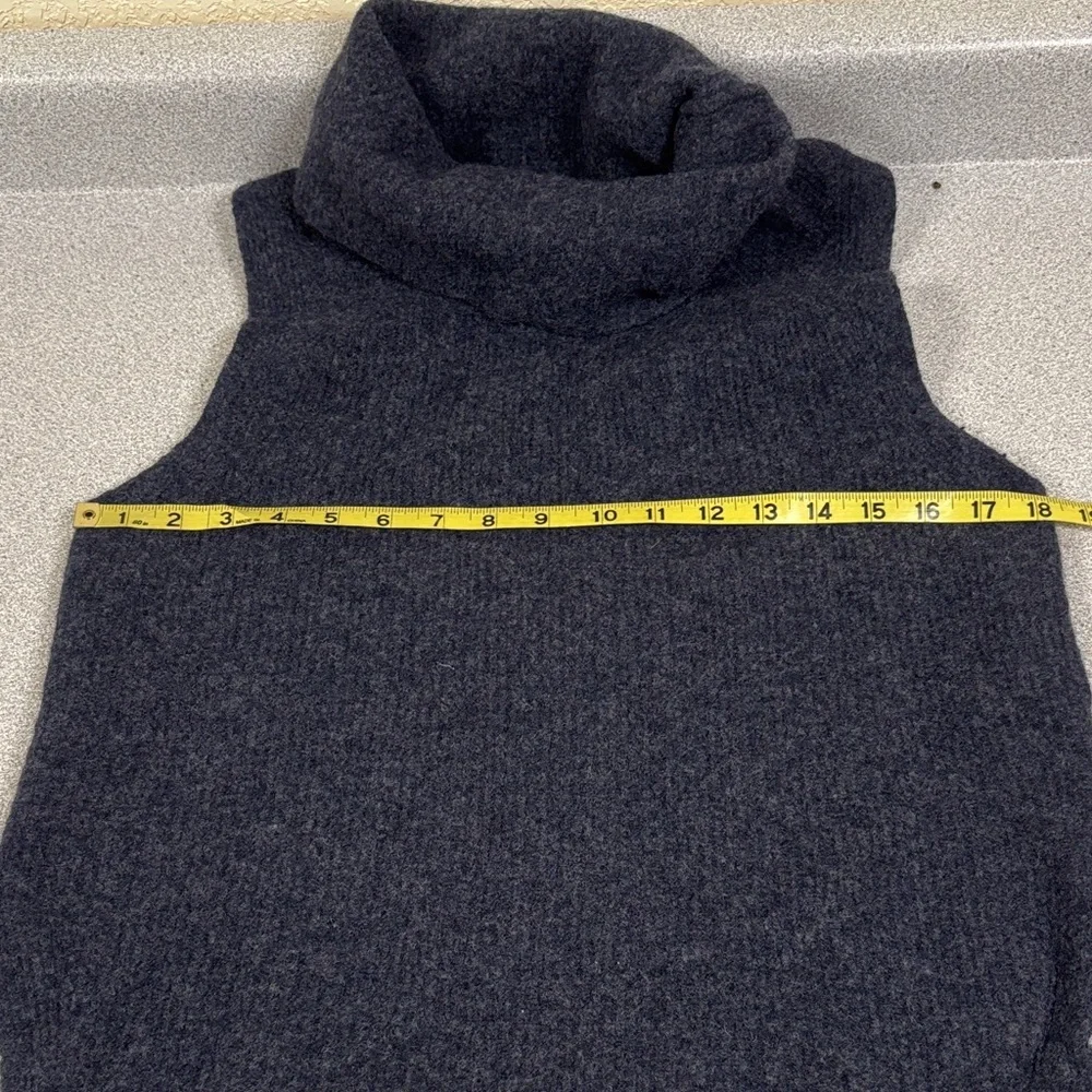 Aritizia Community Navy Sleeveless Turtleneck Sweater - Picture 6 of 10